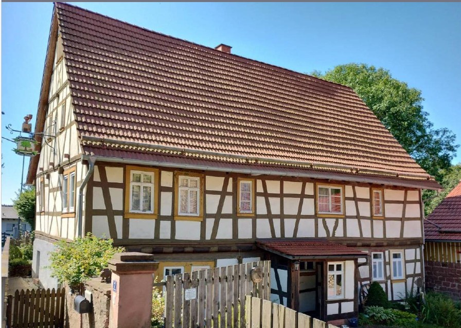 Ein Fachwerkhaus von der Seite - Odenwälder feine Brände