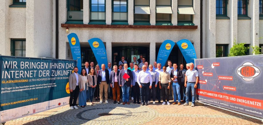 Bild der Projektvorstellung mit allen Beteiligten