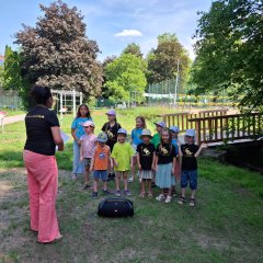 Der Kinderchor der Scharbacher Chöre singt zur Eröffnung